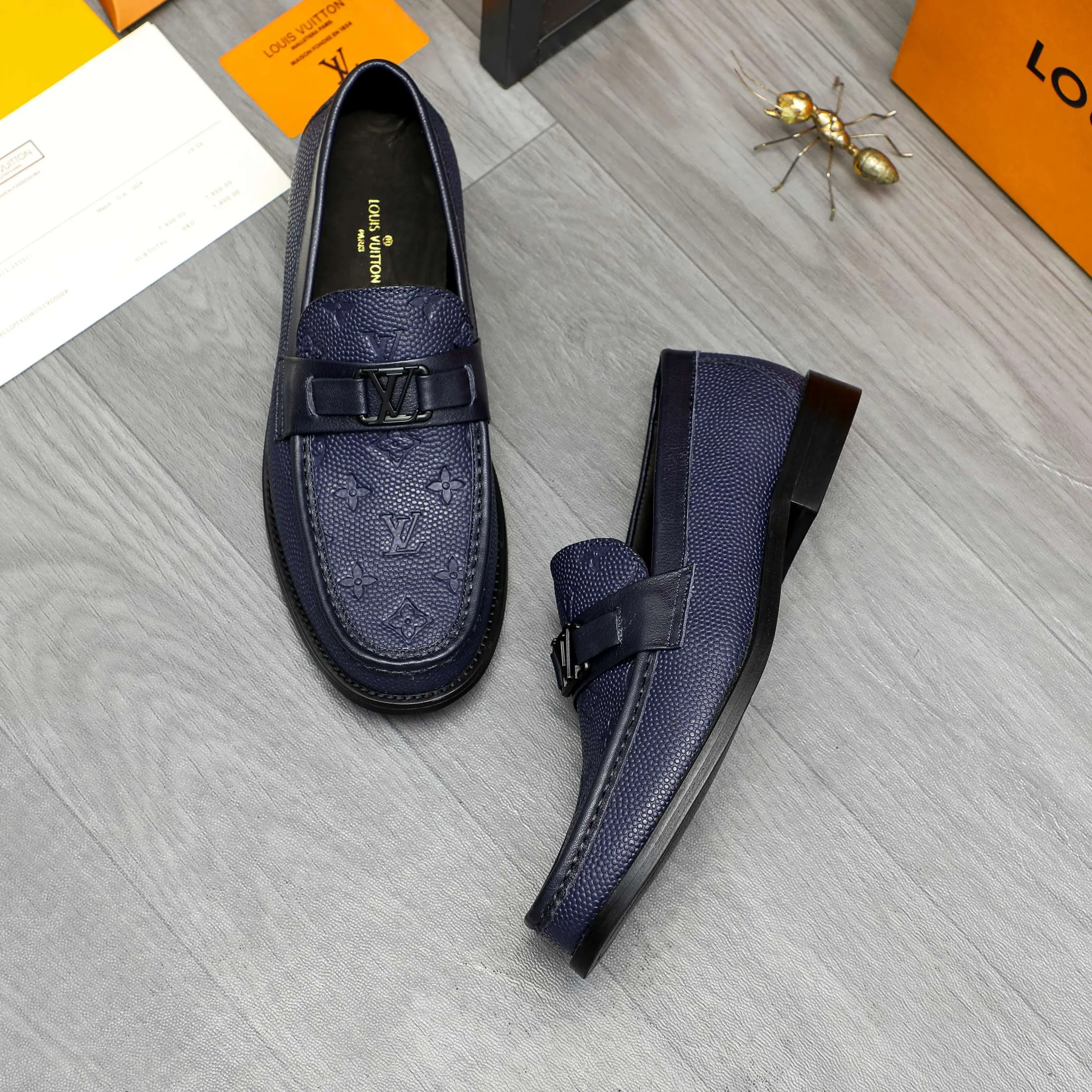 Men's shoes 💰420 Product trademark: LV "Louis Vuitton" business slip-on leather shoes Regular size: 38-45 (45 is custom-made and non-returnable) Product materials: Selected grain embossed cowhide upper, cowhide lining, original outsole